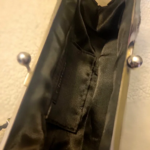 Vintage Chateau Beaded Embroidered Black w/Satin Kiss Lock in Floral Paisley - Picture 9 of 13